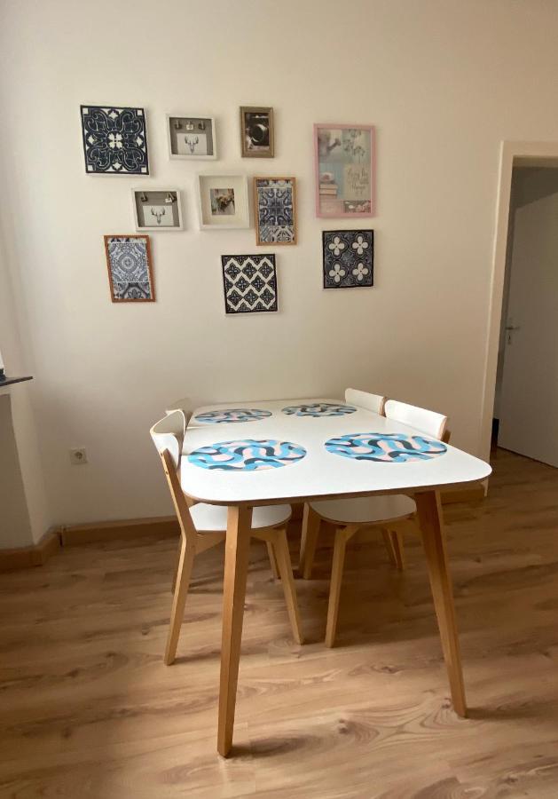 Tm Aparts Dortmund Dış mekan fotoğraf A dining room table with placemats