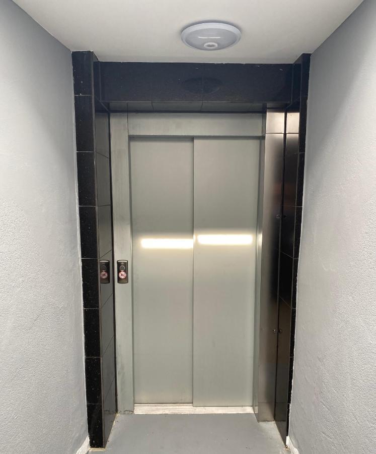 Tm Aparts Dortmund Dış mekan fotoğraf A typical elevator door