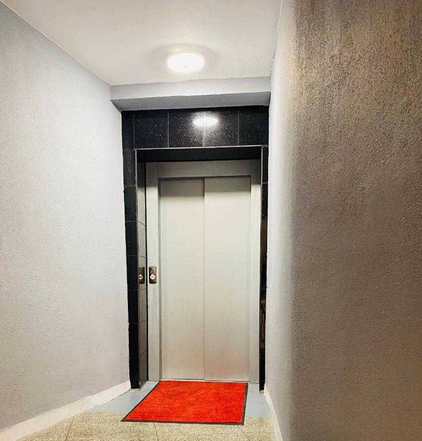 Tm Aparts Dortmund Dış mekan fotoğraf A typical elevator in a residential building