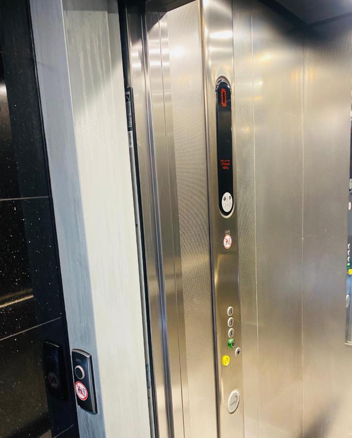Tm Aparts Dortmund Dış mekan fotoğraf A typical elevator