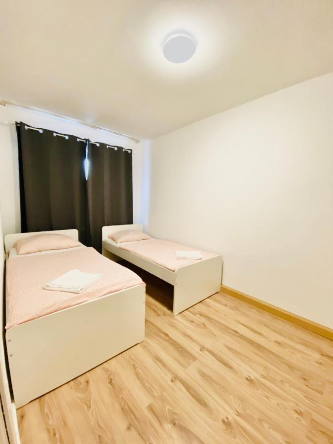 Tm Aparts Dortmund Dış mekan fotoğraf A room at the hostel